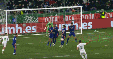 什么是“开牌权”？解析扎金花对决中的战术主动权。（解读扎金花的开牌权：掌控对局主动的关键）